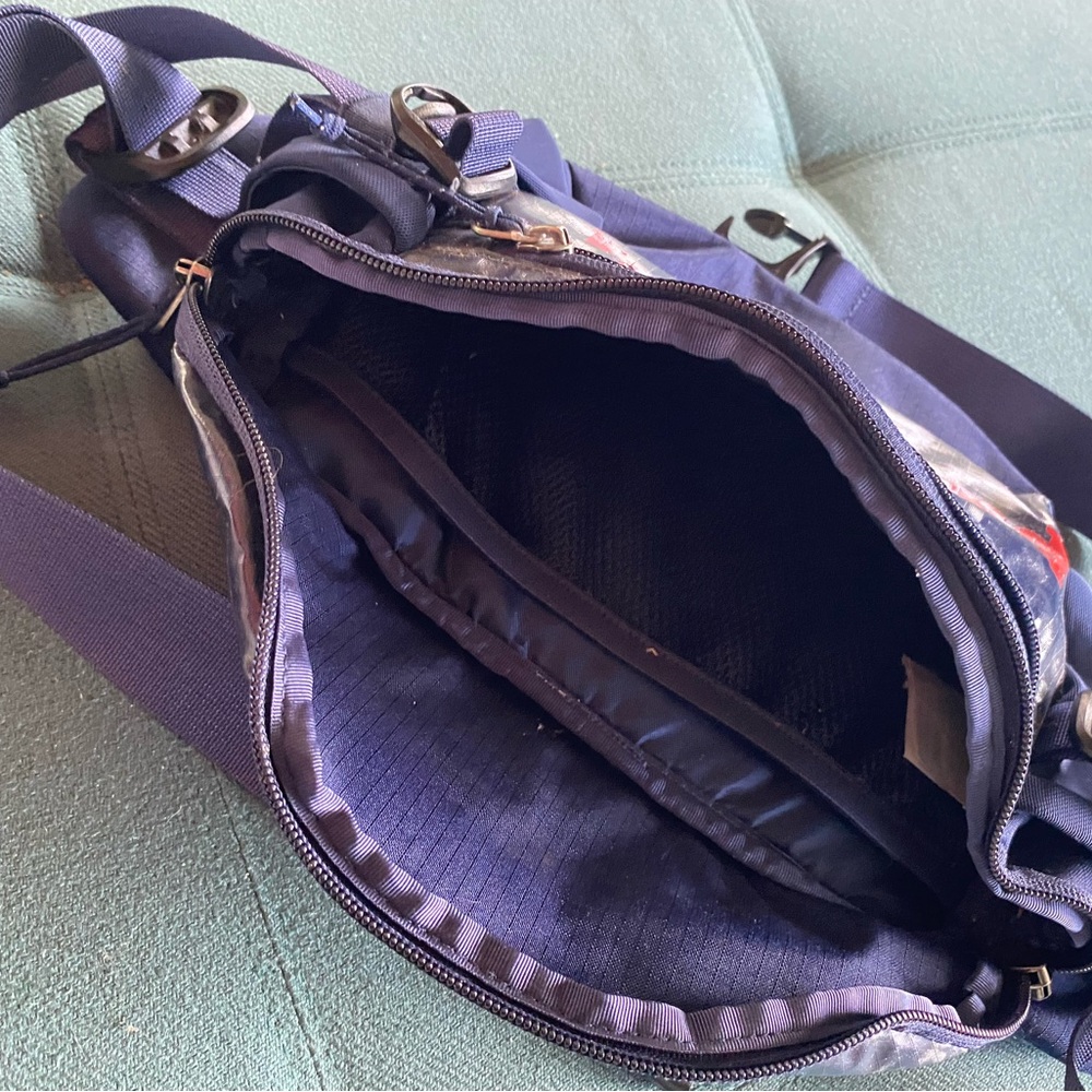 Patagonia Blue Belt Bag Versatile and Durable - Picture 3 of 6